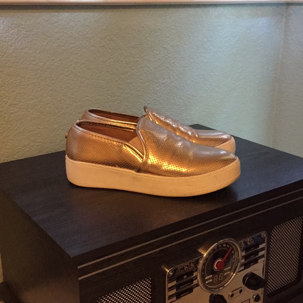 Steve Madden Slip On’s